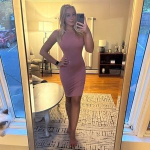 Women’s mid length dress in size xtra small and color light pink